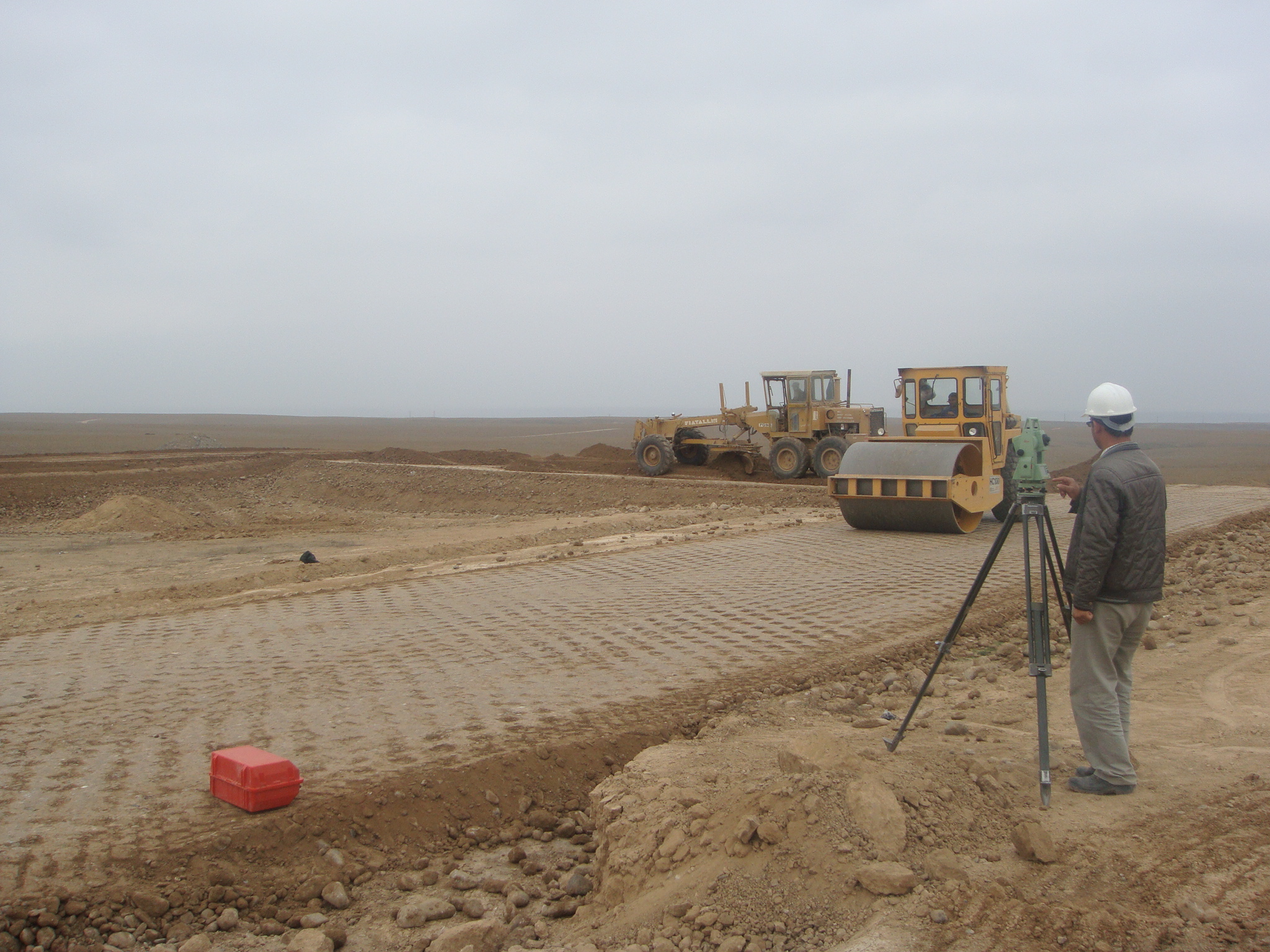 احداث ایستگاه پمپاژ مرکزی و اوغول بیگ به همراه خرید، نصب، راه اندازی و بهره برداری آزمایشی تجهیزات مکانیکی، برقی، کنترلی و ابزار دقیق ایستگاه ها و اجرای شبکه اصلی آبیاری تحت فشار واحد عمرانی مرکزی (M) ساروق